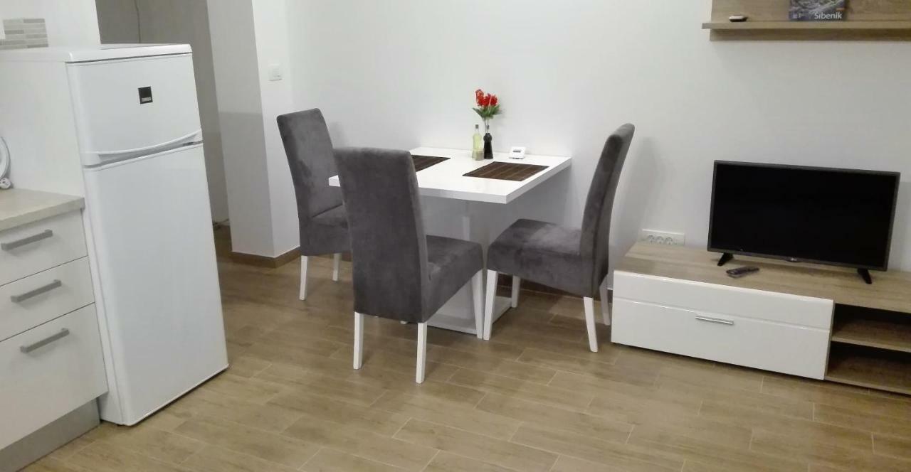 Sibenska Oaza Apartment ชิเบนิก ภายนอก รูปภาพ