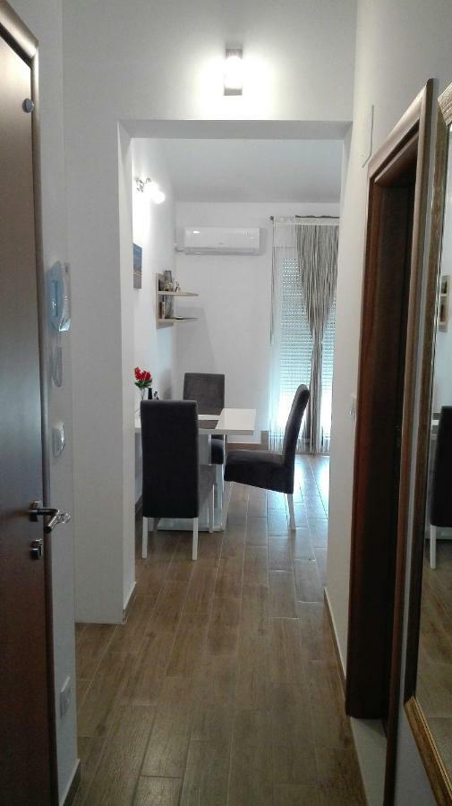 Sibenska Oaza Apartment ชิเบนิก ภายนอก รูปภาพ