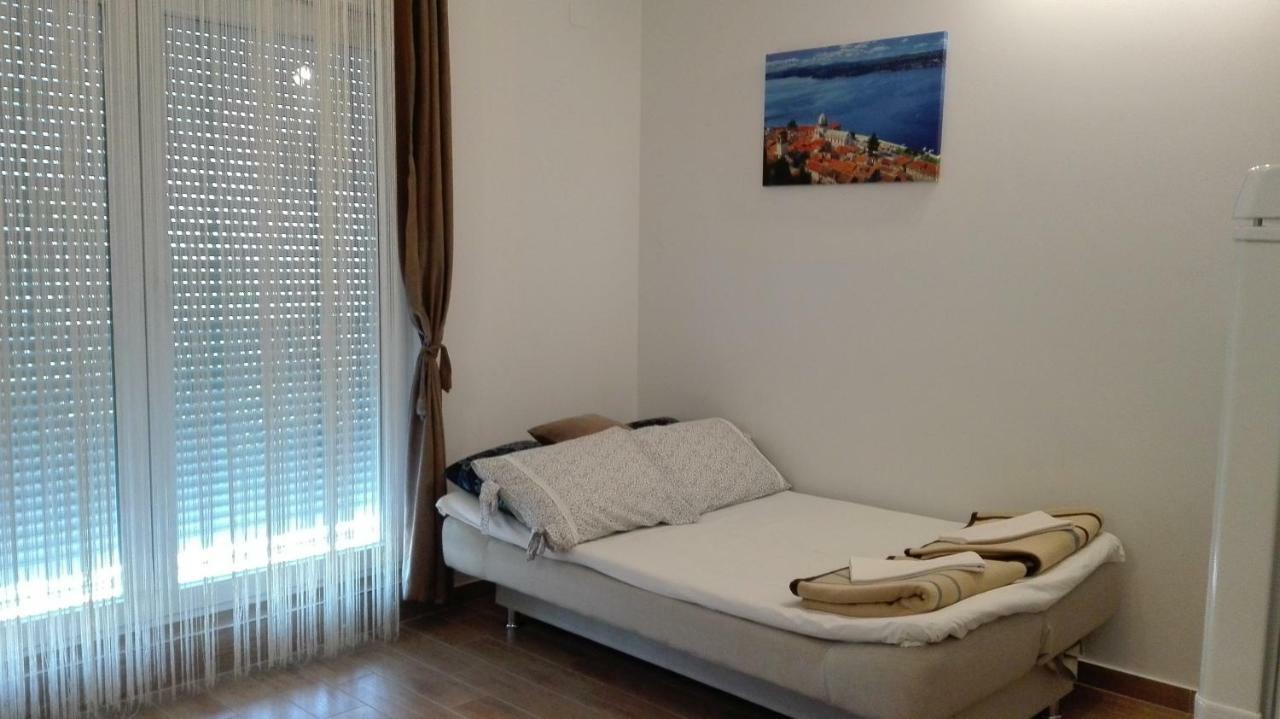 Sibenska Oaza Apartment ชิเบนิก ภายนอก รูปภาพ